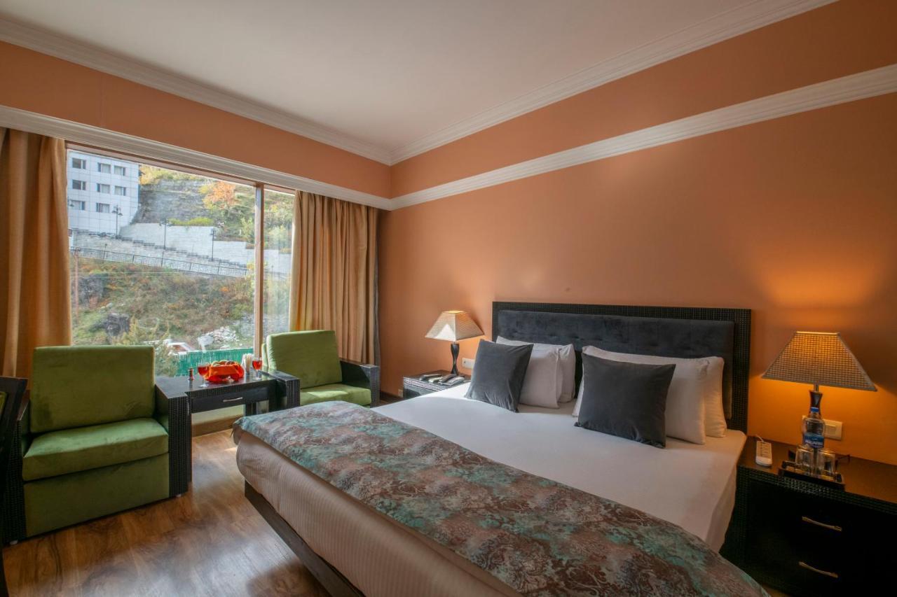 Mastiff Grand Manali Resort Manāli Exterior foto
